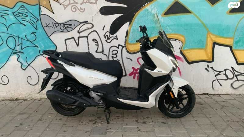 מודעת רכב סאן יאנג ג'וירייד 300 15