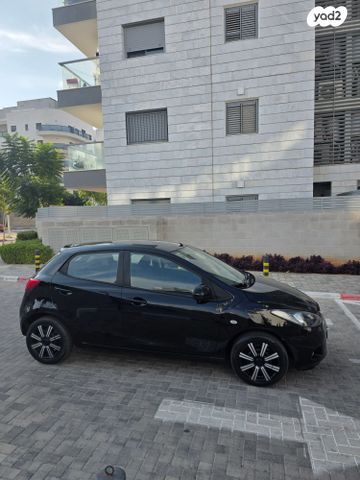 מודעת רכב מאזדה 2