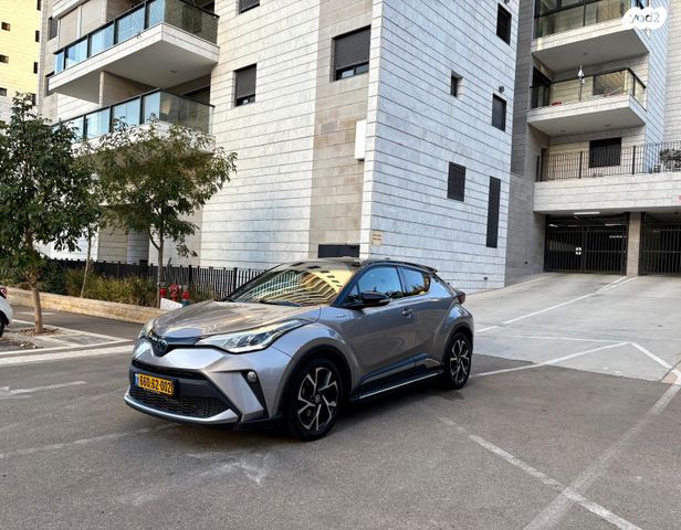 מודעת רכב טויוטה C-HR