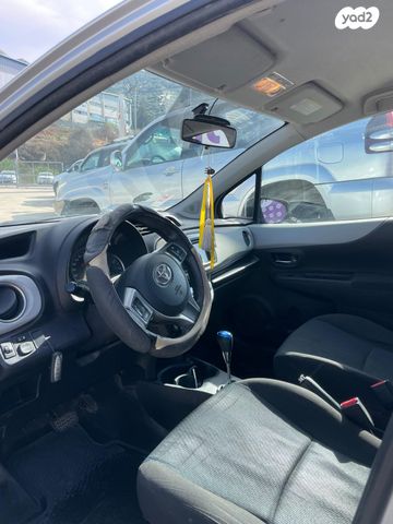 טויוטה יאריס