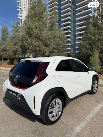 טויוטה אייגו X