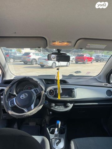 טויוטה יאריס