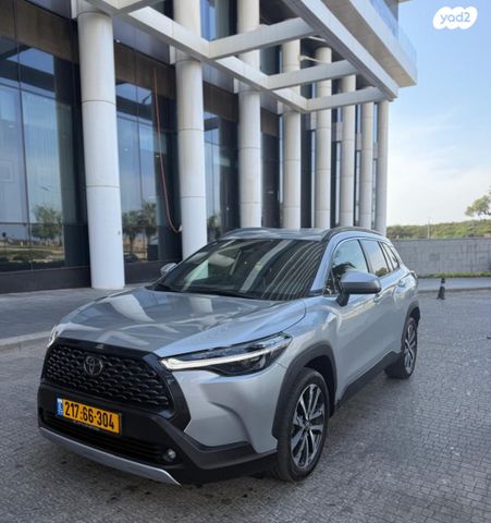 מודעת רכב טויוטה קורולה קרוס