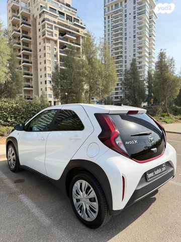 טויוטה אייגו X