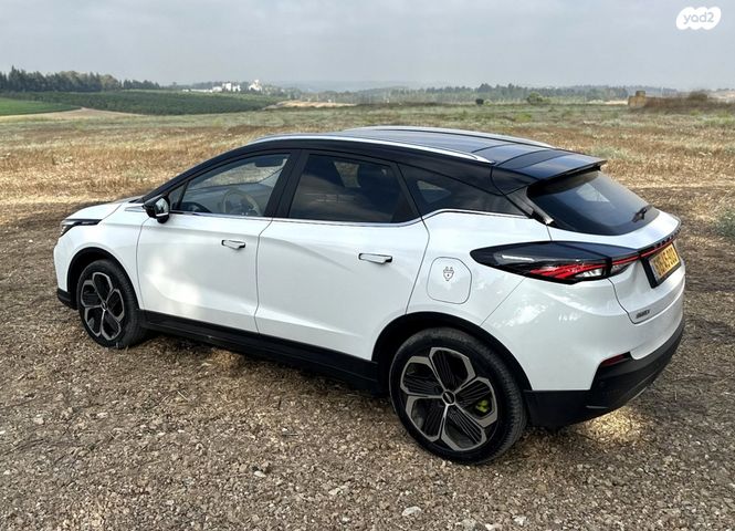 מודעת רכב ג׳ילי Geometry C