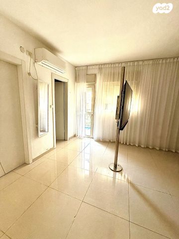 טריפלקס, הבוצרים 7, קרית כרמים, ראשון לציון