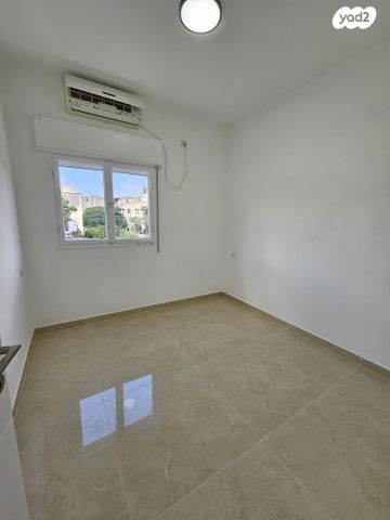 גג/ פנטהאוז, ארלוזורוב 20, מרכז העיר, קרית אתא