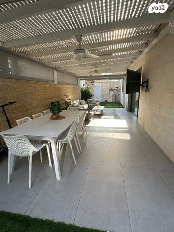 דירת גן, דוכיפת 45, הציפורים, מודיעין מכבים רעות