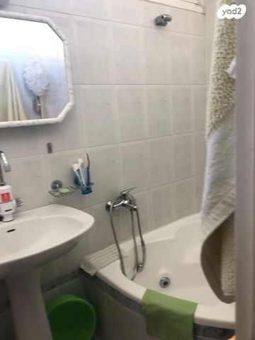 קיבוץ גלויות 6