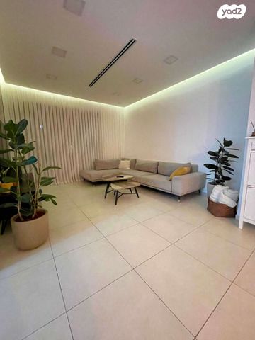 יוסף בורג 82