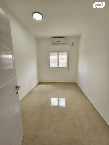 גג/ פנטהאוז, ארלוזורוב 20, מרכז העיר, קרית אתא