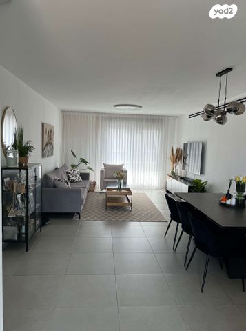 שרה אהרונסון 19