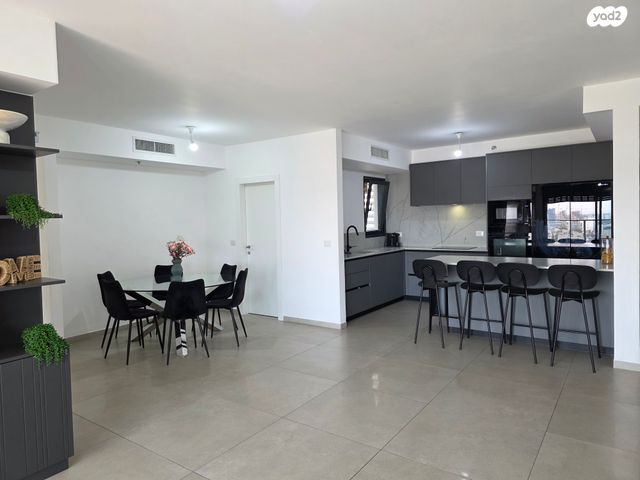 דירה, פתח תקווה 45, רמת אפרים, נתניה