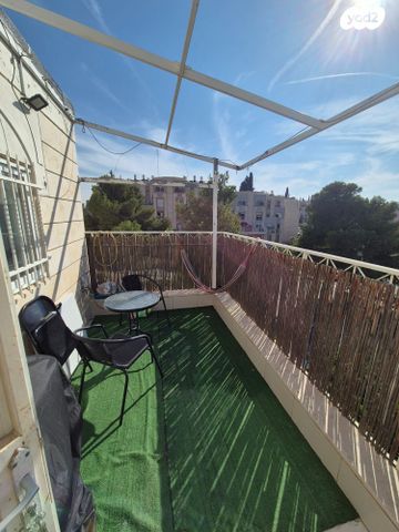 דירה, הנבל 1, כלי שיר, מעלה אדומים