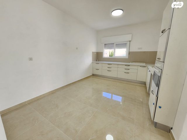 גג/ פנטהאוז, ארלוזורוב 20, מרכז העיר, קרית אתא