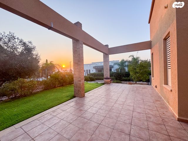 מפרץ חנייה 1