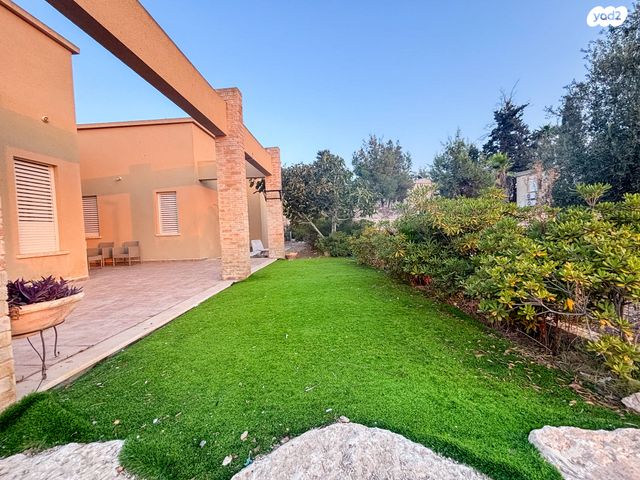 בית פרטי/ קוטג', מפרץ חנייה 1, להב, להב