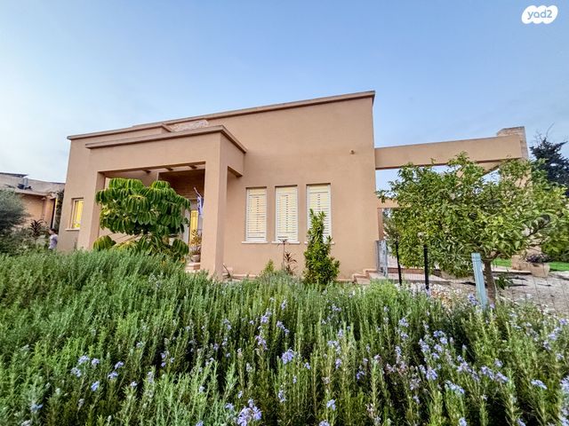 בית פרטי/ קוטג', מפרץ חנייה 1, להב, להב