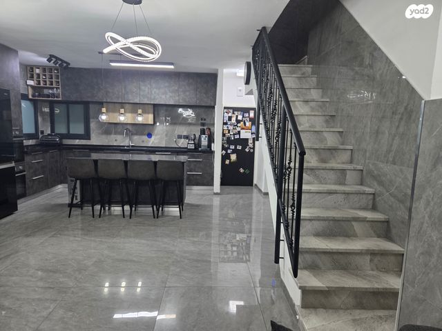 דופלקס, אדמו"רי שאץ 5, קרית ויז'ניץ, בני ברק