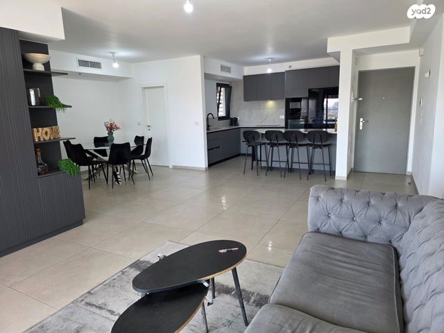 פתח תקווה 45