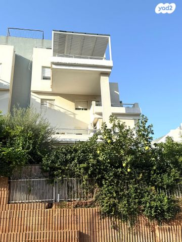 טריפלקס, הבוצרים 7, קרית כרמים, ראשון לציון