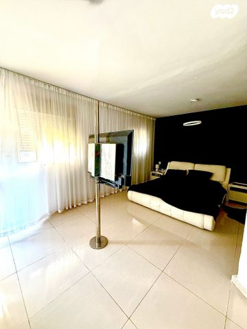 טריפלקס, הבוצרים 7, קרית כרמים, ראשון לציון