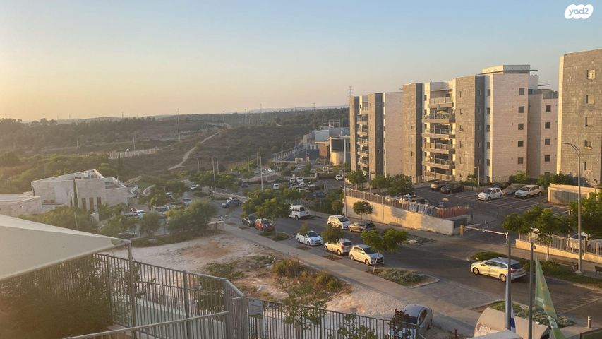 דו משפחתי, גפן 16, החורש, חריש