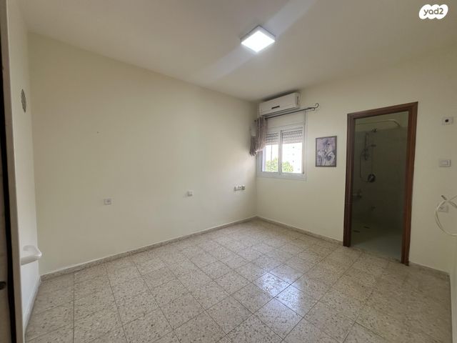 דירה, הכרמל 11, שיכוני מזרחי, כפר סבא