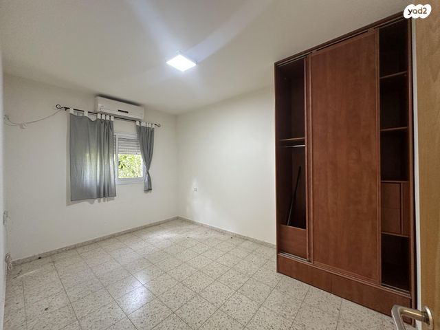 דירה, הכרמל 11, שיכוני מזרחי, כפר סבא