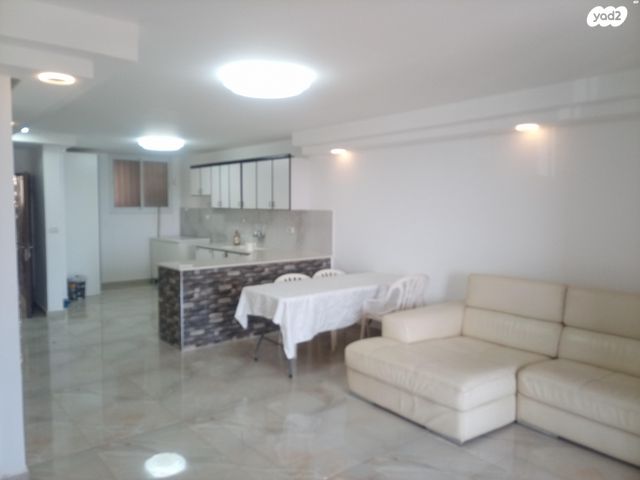 עליזה בגין 121