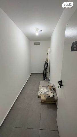 שולמית אלוני 7