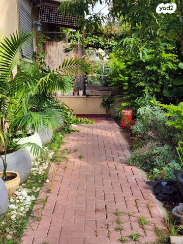 יחידת דיור, החומה גוז'נסקי 8, המושבה, גדרה