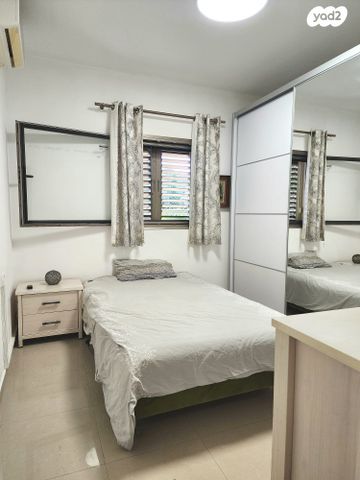 החומה גוז'נסקי 8