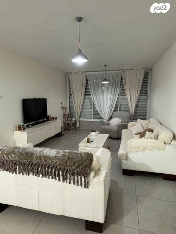 שדרות ירושלים 21