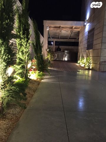 דירת גן, פרופ' אפרים קציר 12, רחובות המדע, רחובות