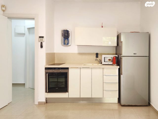 יחידת דיור, החומה גוז'נסקי 8, המושבה, גדרה