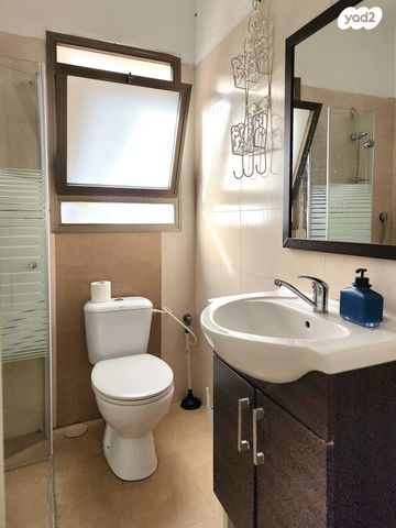 יחידת דיור, החומה גוז'נסקי 8, המושבה, גדרה