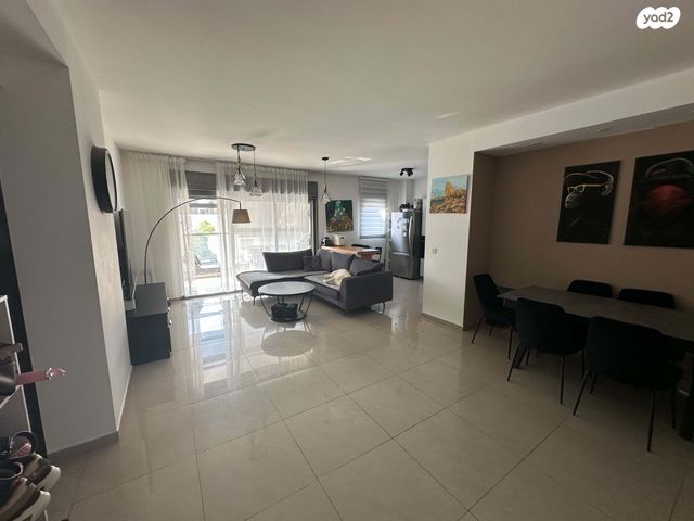 אהרון מזיא 4