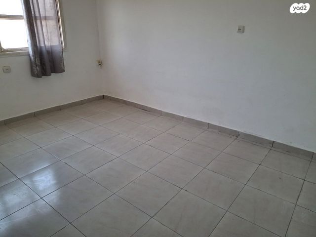 עזרא ונחמיה 220