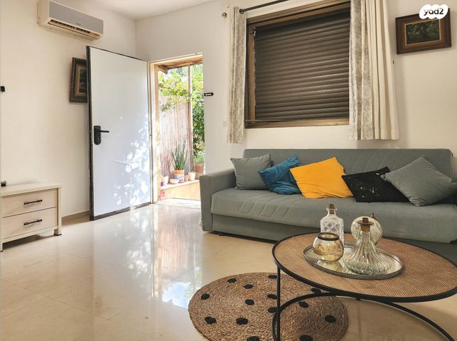 יחידת דיור, החומה גוז'נסקי 8, המושבה, גדרה