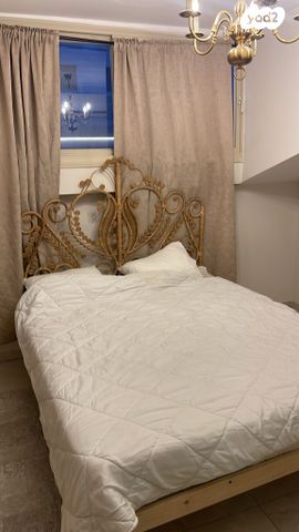 עזרת ישראל 12