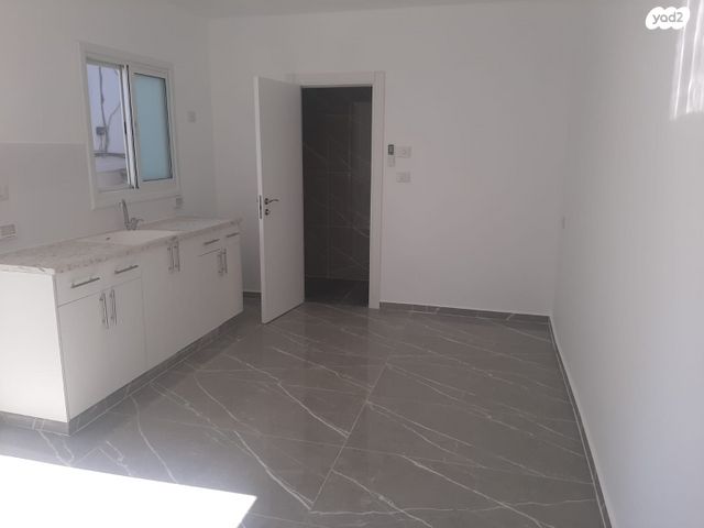 דירה, רמב"ם 9, נווה יוסף, קרית עקרון