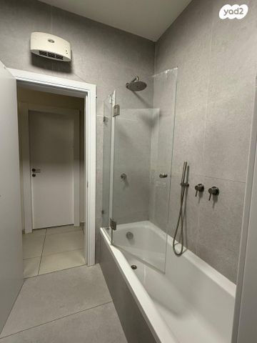 דירת גן, פרופ' אפרים קציר 12, רחובות המדע, רחובות