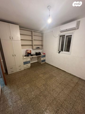 דירה, מבצע ליטני 3, אושיות, רחובות