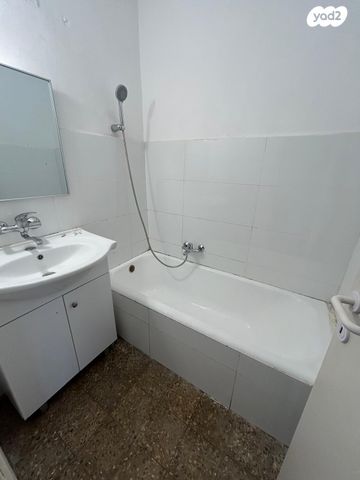 דירה, מבצע ליטני 3, אושיות, רחובות