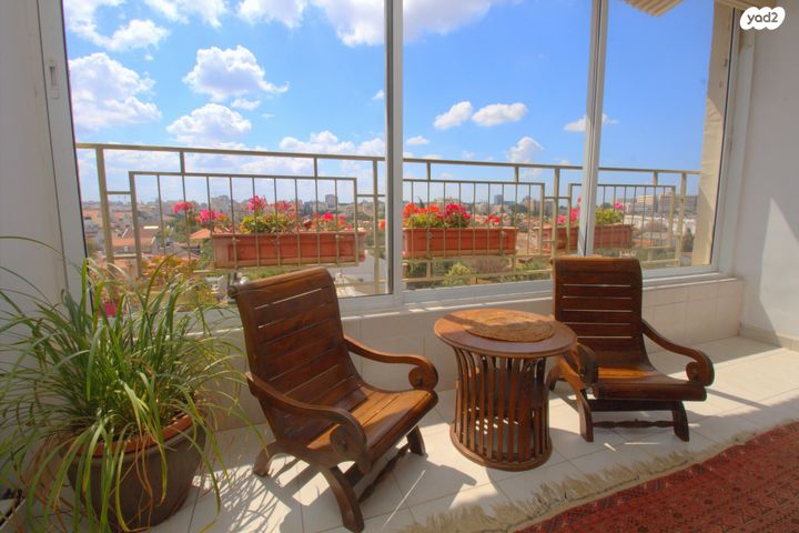 דירה, חטיבת גולני 6, מעוז, כפר סבא