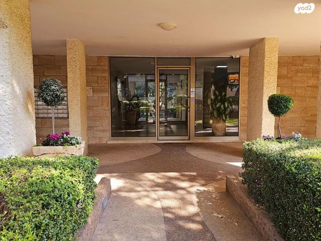 דירה, חטיבת גולני 6, מעוז, כפר סבא