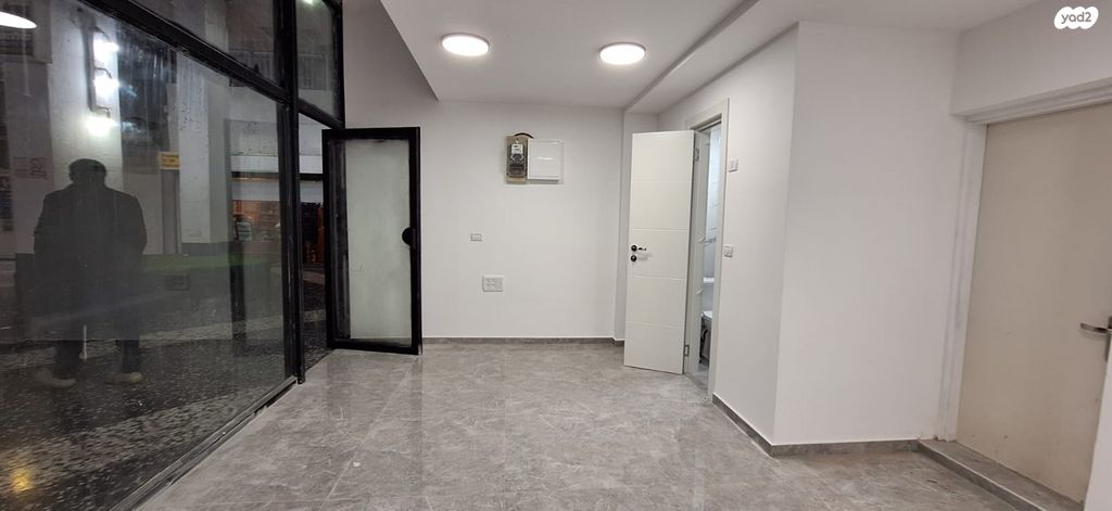 חנויות/ שטח מסחרי, ז'בוטינסקי 48, אברמוביץ', ראשון לציון