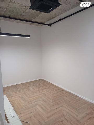 משרדים, שושנה דמארי 1, משכנות האומנים, קרית מוצקין