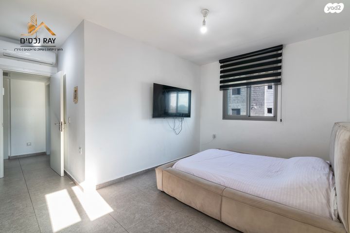 דירה, נעמי שמר, נאות שמיר, יבנה